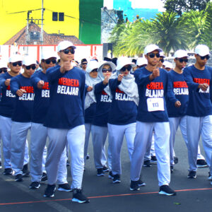 Semangat Peringati Kemerdekaan RI Ke-78! Akademi Komunitas Negeri Putra Sang Fajar Blitar Ikuti Lomba Gerak Jalan