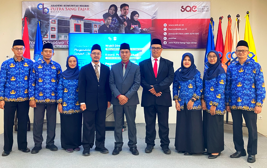 Pelantikan dan Pengambilan Sumpah Jabatan Pejabat Struktural dan PPPK di AKN Putra Sang Fajar Blitar